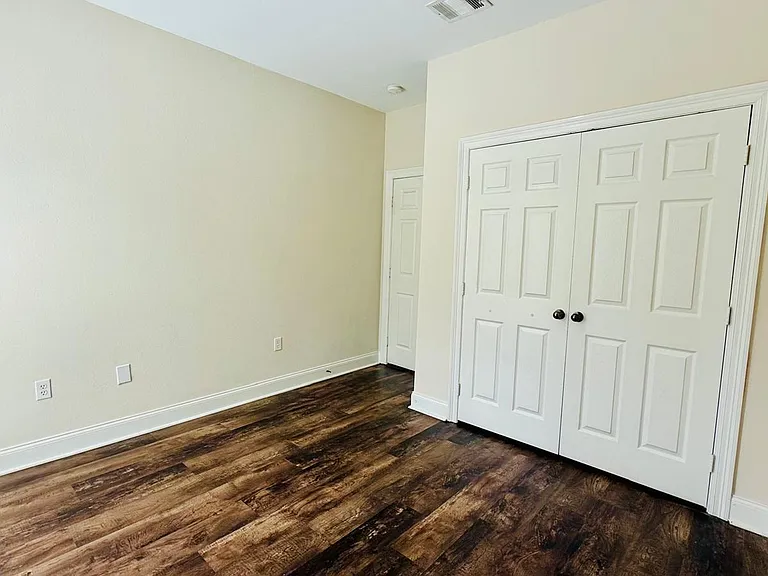 13134 Montrose Dr N — Photo 16