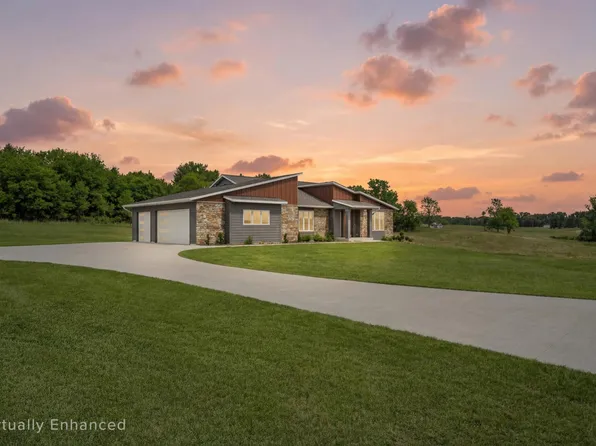 1713 Boelter Estates Dr NW, Rochester, MN 55901