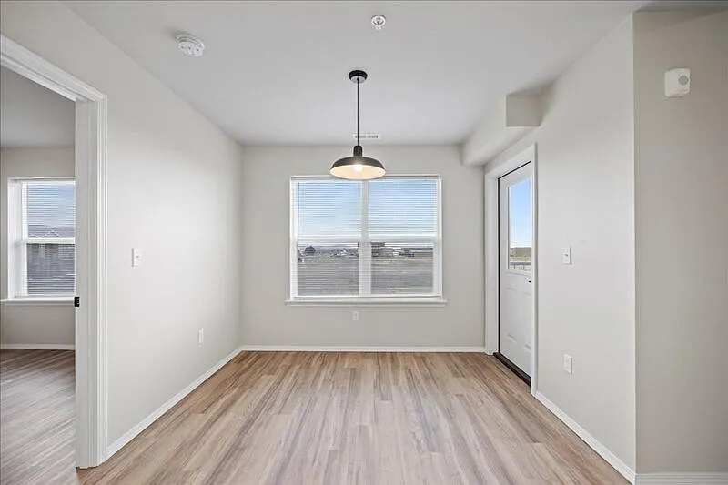 2 bed, 2.0 bath, 960 sqft, $1,596 — Photo 4