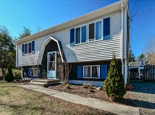 5 Drawbridge Dr, West Warwick, RI 02893