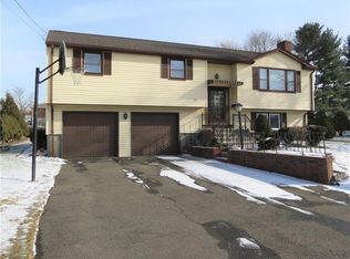 142 Fairlane Dr, Wethersfield, CT 06109