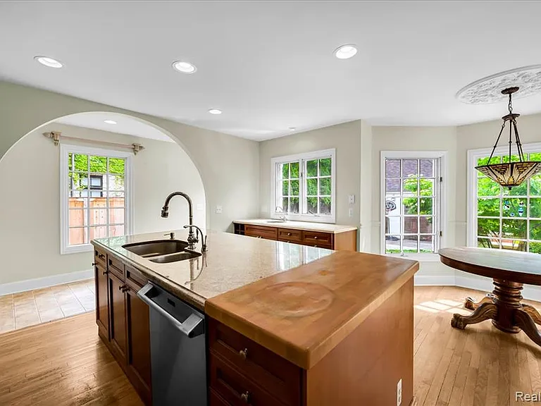 455 Linden Rd — Photo 26