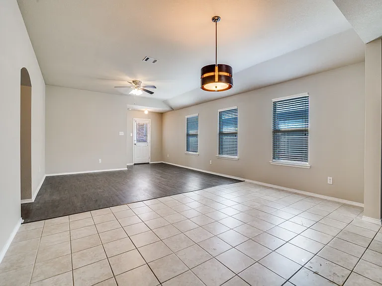 2302 Tombstone Rd — Photo 3