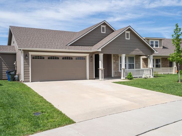 1027 W 30th Ter, Lawrence, KS 66046