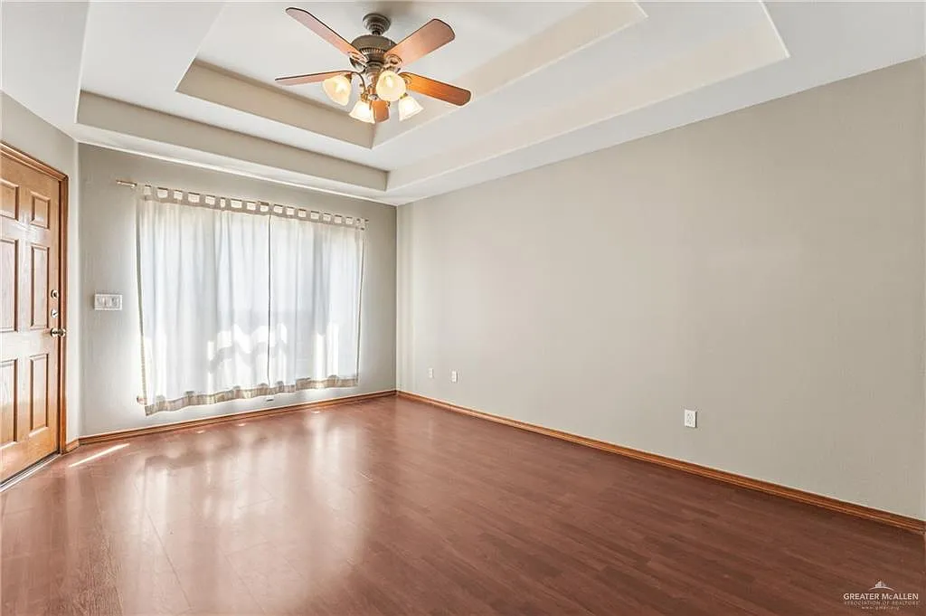 2 bed, 3.0 bath, 1274 sqft, $1,250 — Photo 2