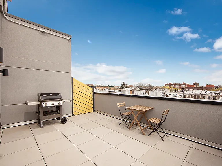 387 Bleecker St #2B — Photo 10