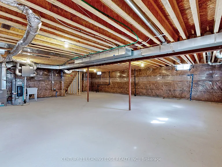 94 Holtby Ct — Photo 36