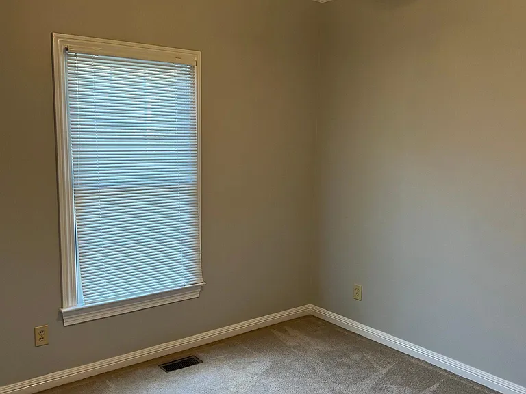 155 Chelsea Cir — Photo 12