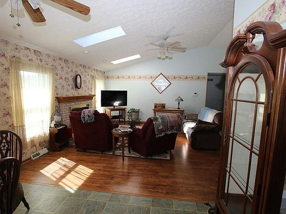 4th image of 166 Sonesta Ave