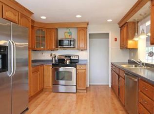 2 Meredith Rd, Peabody, MA 01960