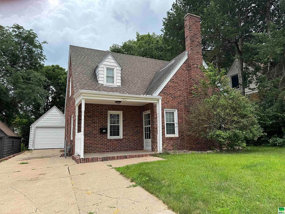 1st image of 2918 Douglas St