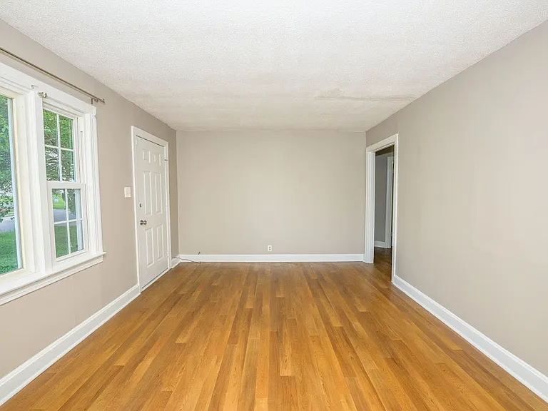 514 Henry St — Photo 4