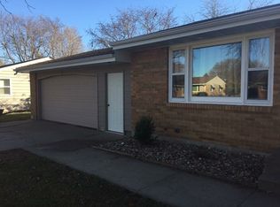 1107 E 15th St, Yankton, SD 57078