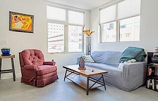 4th image of 301 Platinum St SW