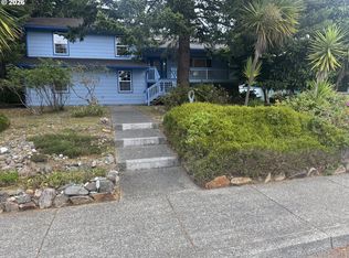 860 Jodee Ln, Brookings, OR 97415