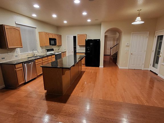 4th image of 3945 Burlington Dr