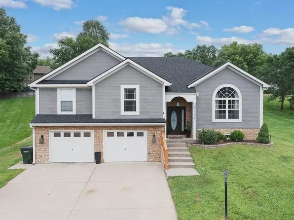 1204 Wildwood St, Leavenworth, KS 66048