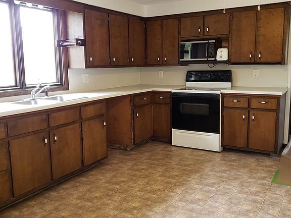 5th image of 418 W Maplewood Dr