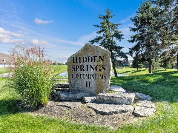 705 Hidden Springs Dr, Lewis Center, OH 43035