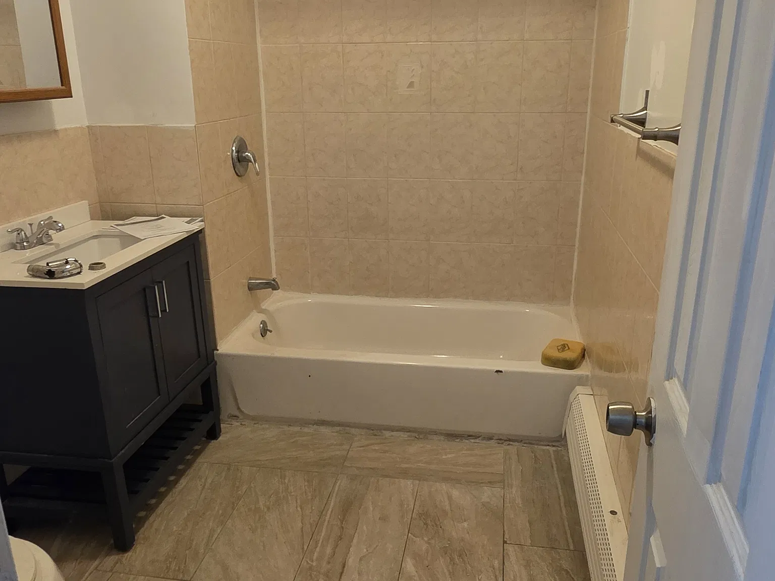3 bed, 1200 sqft, $3,753 — Photo 4