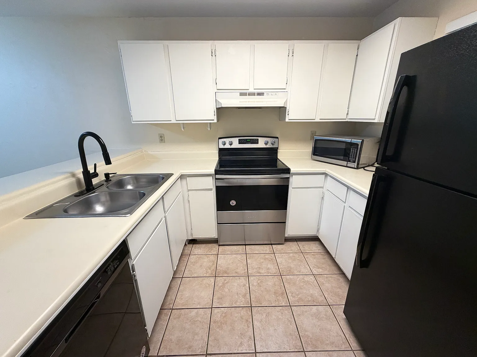 2 bed, 874 sqft, $1,395 — Photo 3