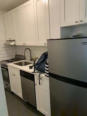 Rented by Salon Realty Corp | media 11