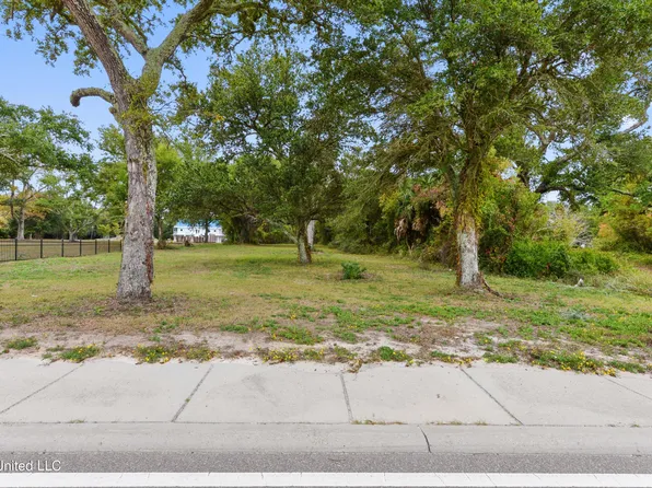 516 W Beach Blvd, Pass Christian, MS 39571