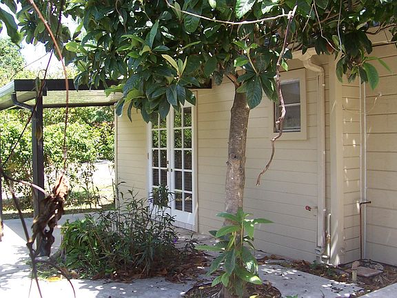 Back patio which it is now tiled, can also be used as the main entrance.