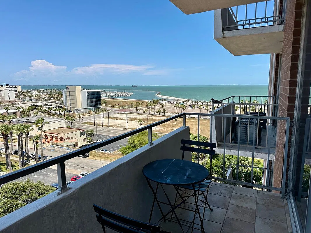 1 bed, 1.0 bath, 652 sqft, $1,700 — Photo 1