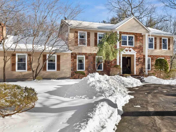 10 Moonshadow Ct, Kinnelon, NJ 07405