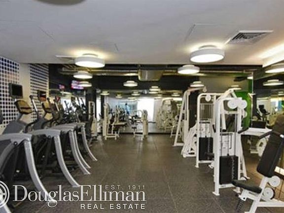 5th image of 200 Water St #2403