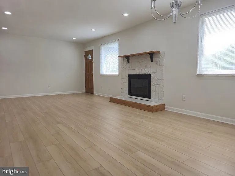 220 University Blvd E — Photo 7