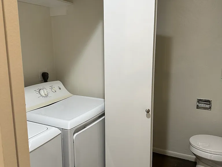 1815 E Minnezona Ave — Photo 14