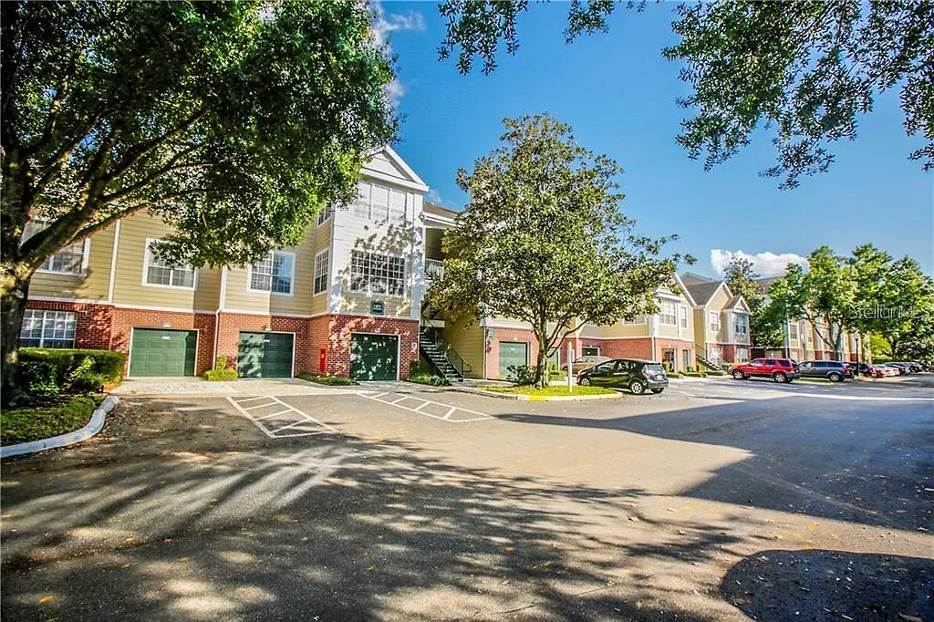 2 bed, 2.0 bath, 1007 sqft, $1,800 — Photo 2