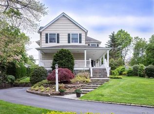 28 South Dr, Manhasset, NY 11030