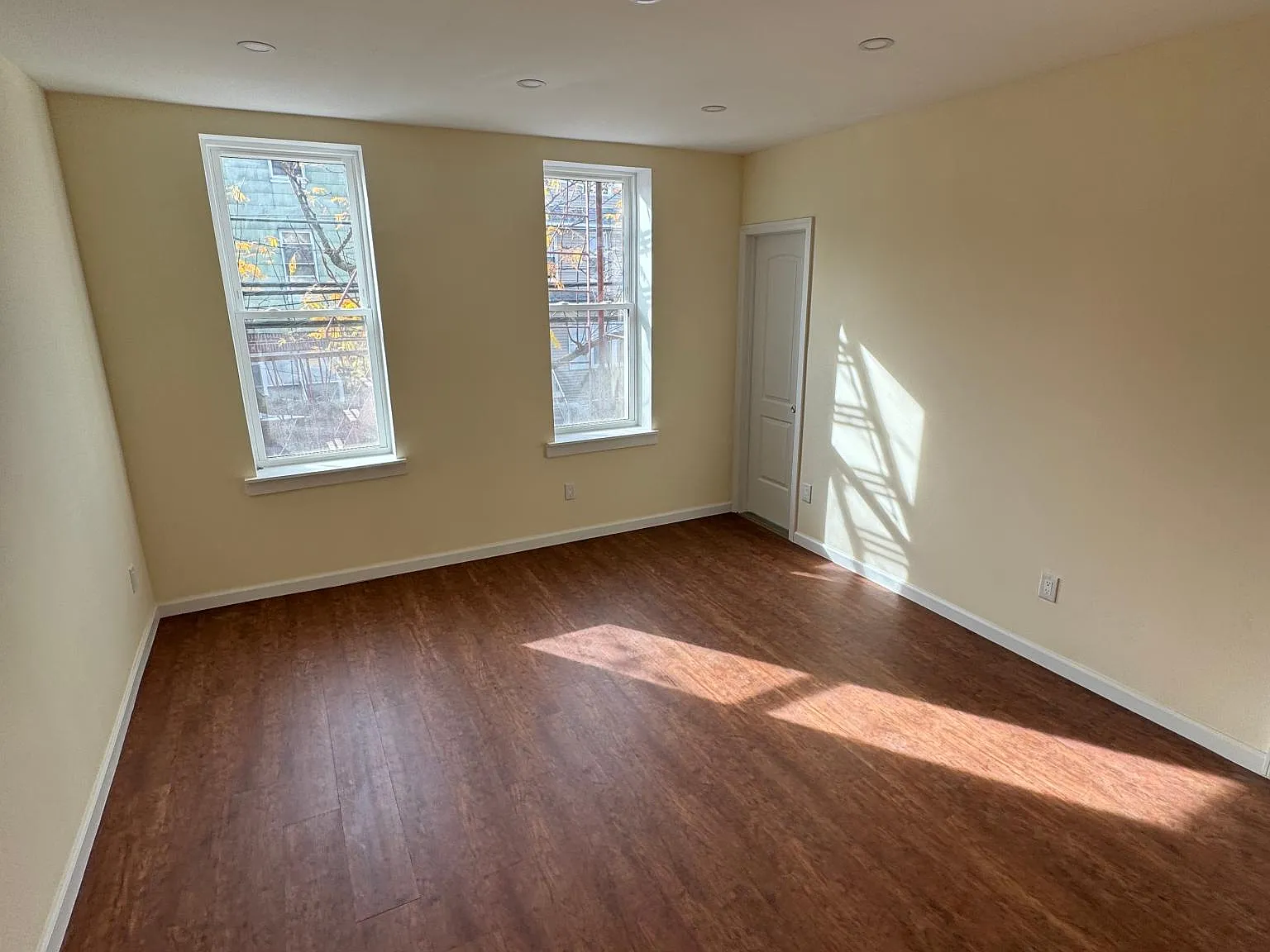 3 bed, $3,350 — Photo 2