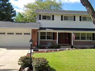 7516 Sheridan Dr, Willowbrook, IL