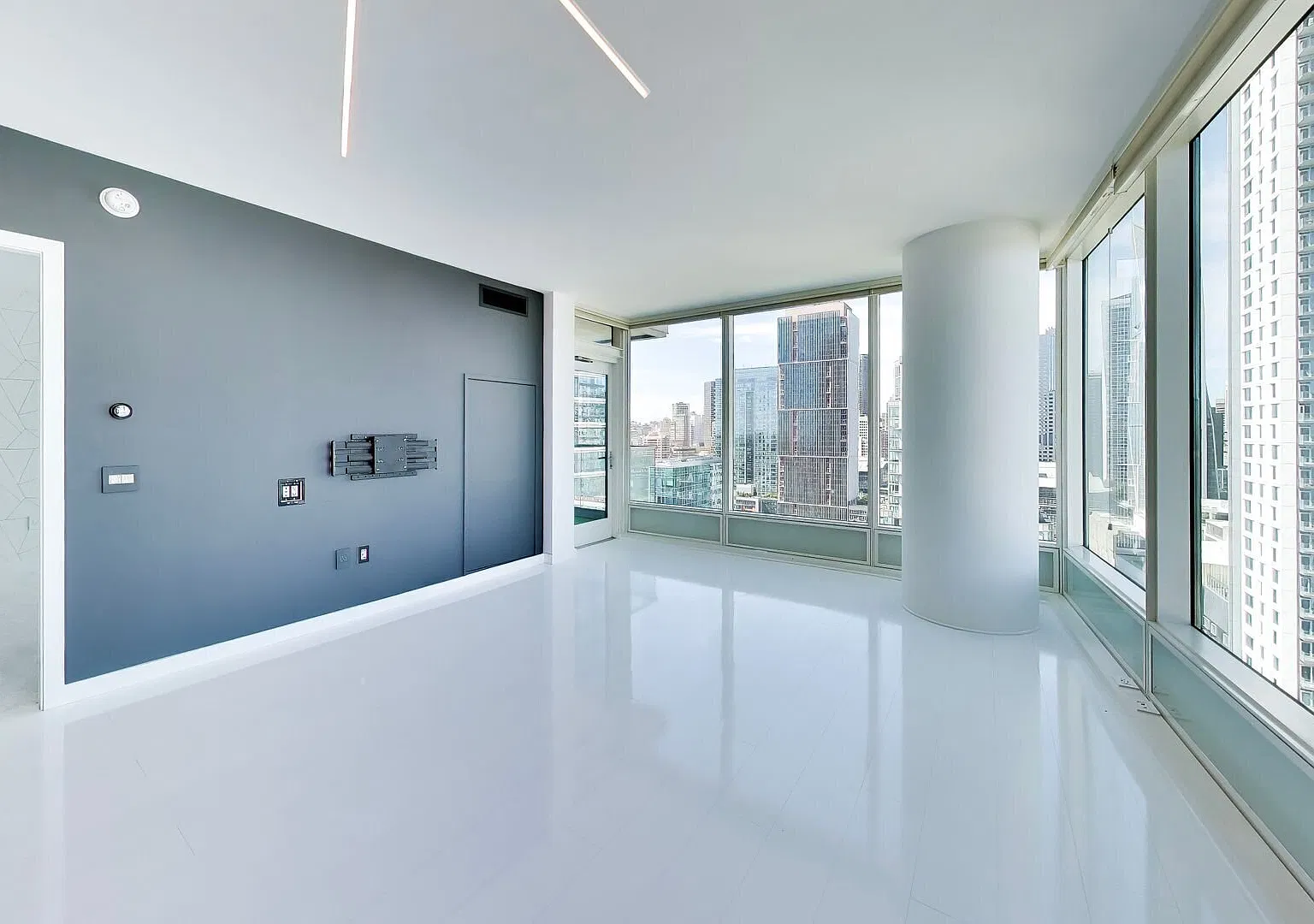 Luxury 1 Bedroom at One Rincon Hill! — Photo 1