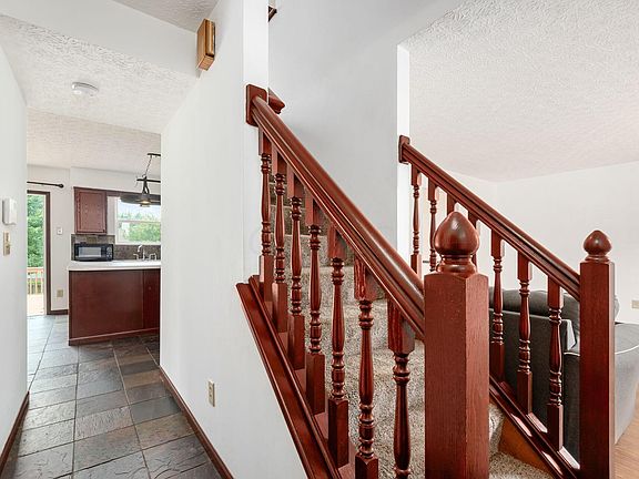 3rd image of 311 Streamwater Ct