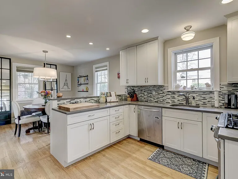 706 Regester Ave — Photo 10