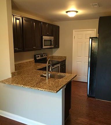 4th image of 3939 Woodhue Pl