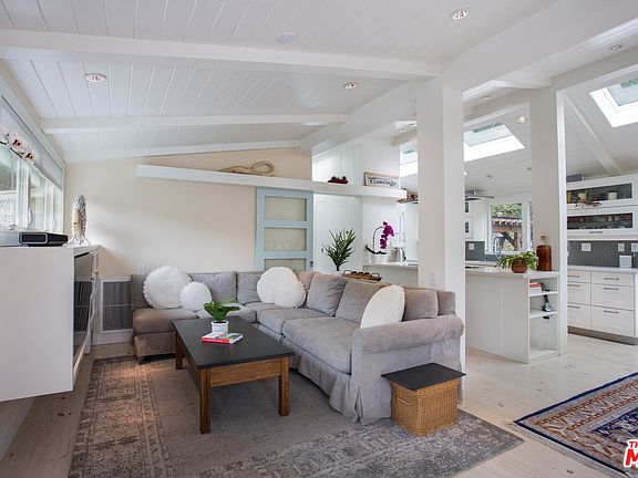 2nd image of 6 Paradise Cove Rd