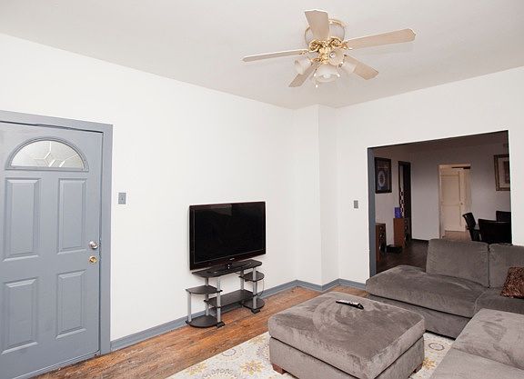 5th image of 1619 N. Maplewood Ave