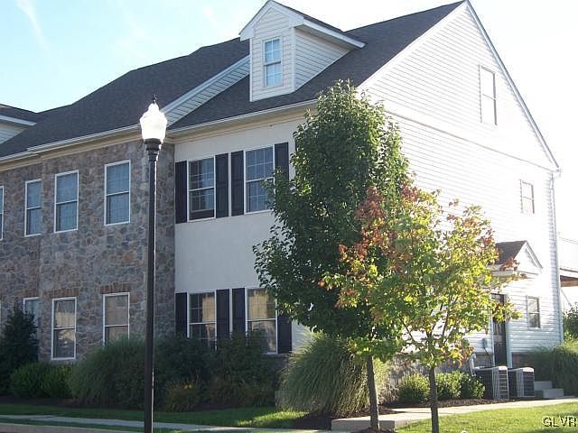 1st image of 1787B Chateau Pl