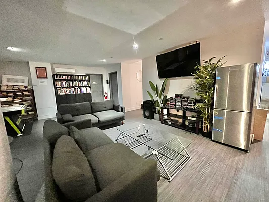 Rented by ERNY LLC | media 19