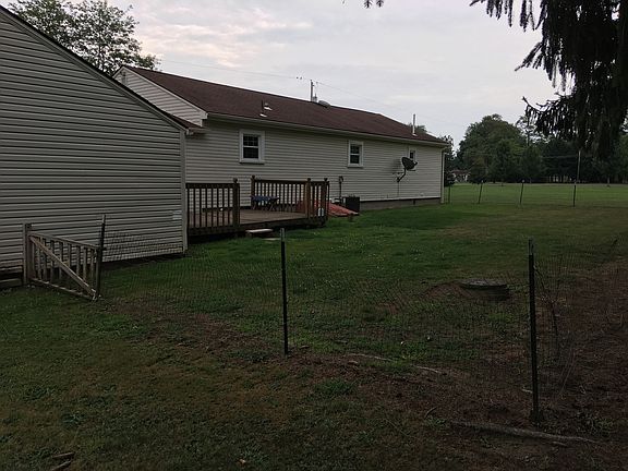 Back deck and fenced yard