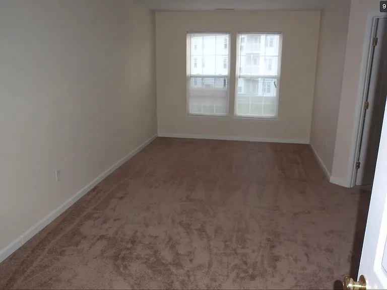 1009 Whispering Ponds Ct — Photo 7