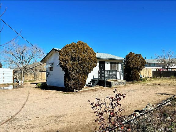 2nd image of 2843 Louise Ave