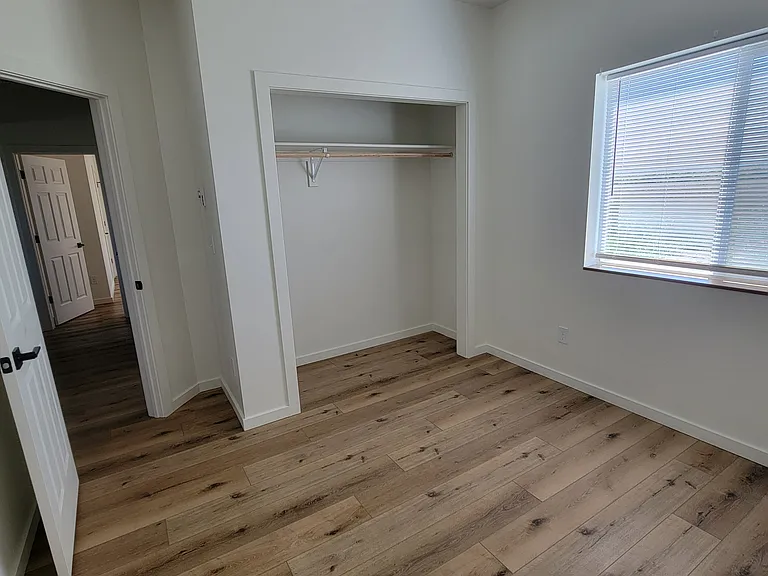 1406 Windsor Dr — Photo 7