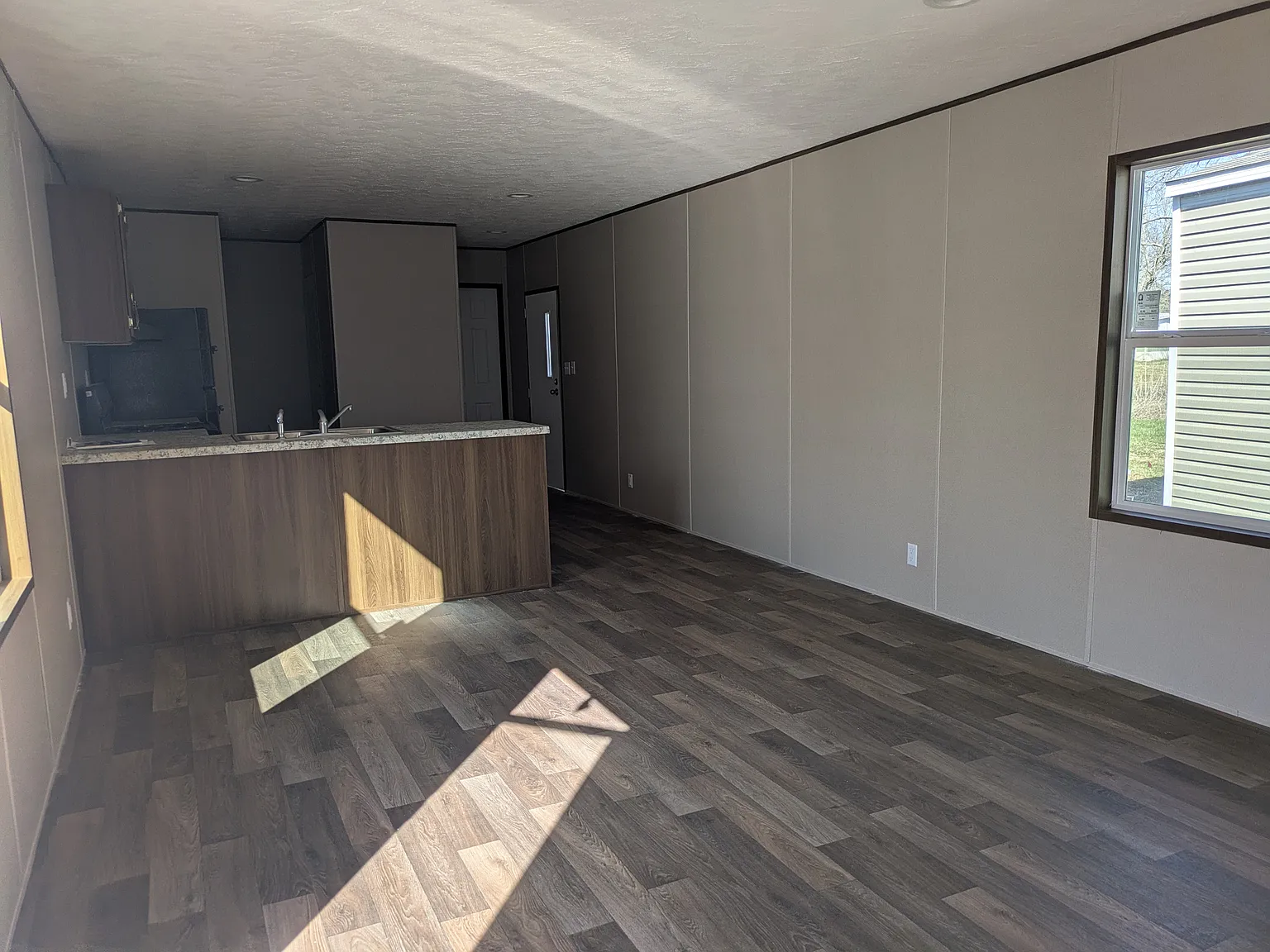 3 bed, 1200 sqft, $1,100 — Photo 1